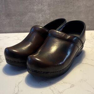 Women’s Sanita Brown Leather Slip-On Clogs size 38 approx 7.5 or 8